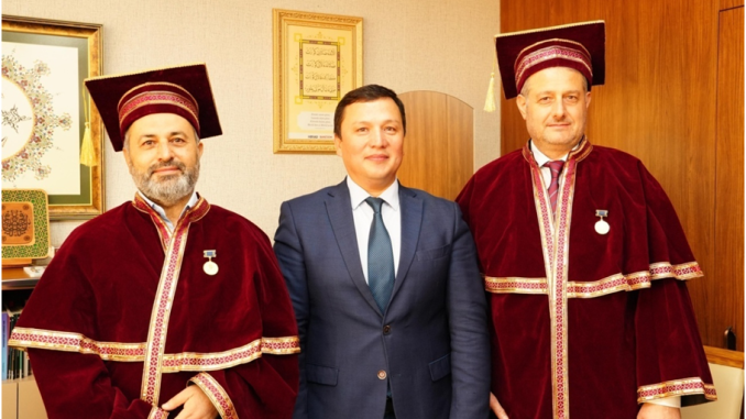 Özbekistan Türkistan’ın kalbi ve manevi merkezi olan bir ülke. Buhara, Semerkand, Hive ve Taşkent gibi İslam medeniyetinin merkezi olan şehirleri ve Horasan Bölgesinin bir parçası olan Fergana Vadisi ile de İslam toplumunun önemli ilim ve irfan merkezlerinden birisidir. Aynı zamanda başta sahabilerden biri olan Kussam İbni Abbas hazretleri olmak üzere Şah-ı Nakşibendi Muhammed Bahaeddin Hz, Abdulhalik Gücdüvani, Ubeydullah Ahrar hz ve İmama Buhari-İmam Maturidi gibi zirve alimlerinin ülkesi olarak bilinir.