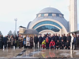 Safranbolu, Karabük ilimizin bir mahallesi gibi olmuş. Tarihte Safranbolu vezirleri, devlet ve ilim adamları ile meşhur bir yer iken, Cumhuriyet döneminde Karabük Demir Çelik fabrikasının kuruluşu ve demir yolu bağlantısı nedeniyle Karabük daha büyük ve gelişmiş il olmuş. Bu durumun Safranbolu’nun tarihi yapısının korunmasında önemli bir etken olduğunu da düşünüyorum Safranbolu, Osmanlı’dan günümüze taşınan kültürel mirasıyla adeta bir açık hava müzesi. Tarihi İpek Yolu üzerinde yer alması, deri ve ayakkabı üretimindeki önemi, safran bitkisiyle özdeşleşmesi ve Osmanlı mimarisini yansıtan cami, kervansaray ve konaklarıyla eşsiz bir şehir.