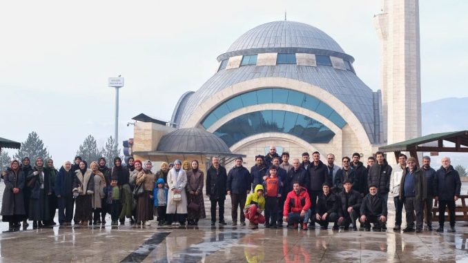 Safranbolu, Karabük ilimizin bir mahallesi gibi olmuş. Tarihte Safranbolu vezirleri, devlet ve ilim adamları ile meşhur bir yer iken, Cumhuriyet döneminde Karabük Demir Çelik fabrikasının kuruluşu ve demir yolu bağlantısı nedeniyle Karabük daha büyük ve gelişmiş il olmuş. Bu durumun Safranbolu’nun tarihi yapısının korunmasında önemli bir etken olduğunu da düşünüyorum Safranbolu, Osmanlı’dan günümüze taşınan kültürel mirasıyla adeta bir açık hava müzesi. Tarihi İpek Yolu üzerinde yer alması, deri ve ayakkabı üretimindeki önemi, safran bitkisiyle özdeşleşmesi ve Osmanlı mimarisini yansıtan cami, kervansaray ve konaklarıyla eşsiz bir şehir.